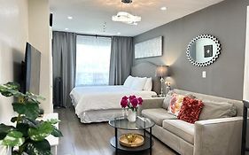 Modern Lux Family Rooms - Kingbed - Near Sheppard W Station Toronto